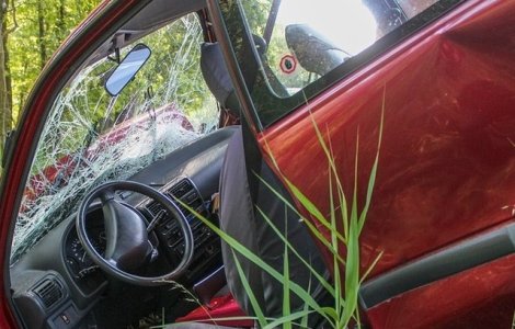 Sapte raniti si un mort, dupa ce un autoturism si un microbuz s-au ciocnit in Cernica