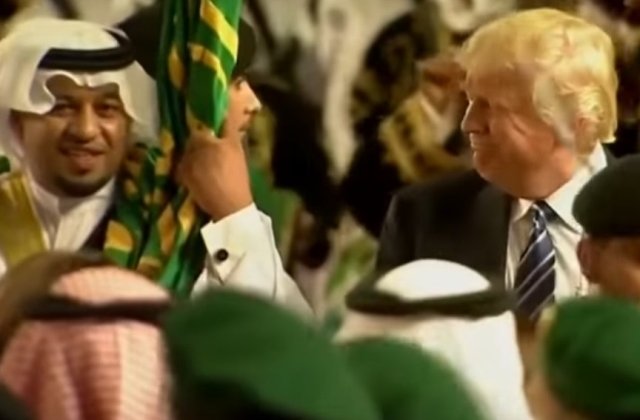 [Video] Donald Trump si oficialii de la Casa Alba au dansat cu sabii in Arabia Saudita