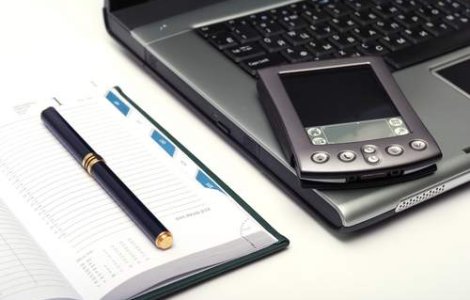 Laptopul, telefonul sau televizorul: Cu ce te distrezi mai bine?