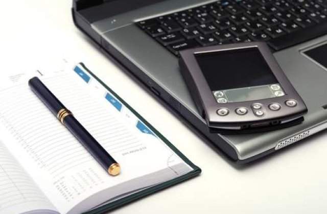 Laptopul, telefonul sau televizorul: Cu ce te distrezi mai bine?