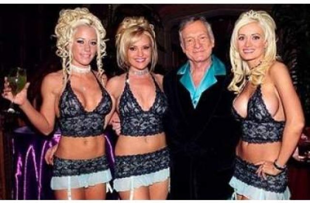 Fondatorul Playboy s-a logodit cu un playmate de 24 de ani