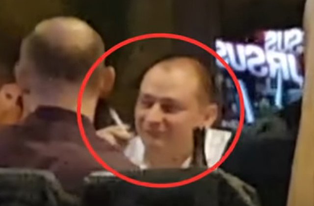 Primarul Sectorului 4, surprins in timp ce fuma intr-un local