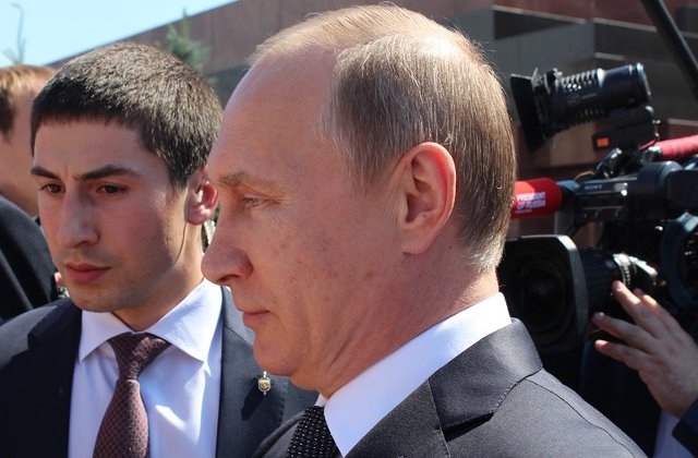 Prima intalnire Macron - Putin va avea loc la Versailles