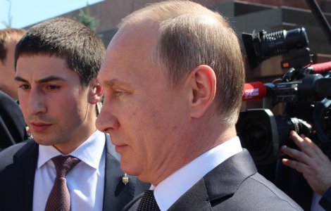 Prima intalnire Macron - Putin va avea loc la Versailles