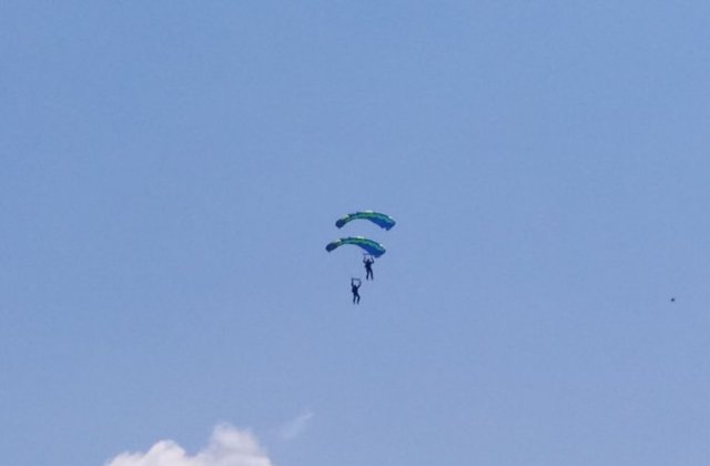 Un parasutist militar a murit in timpul unui exercitiu pe Aerodromul Clinceni
