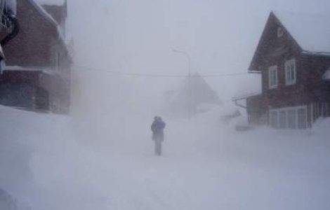 Sute de zboruri anulate in SUA din cauza unei furtuni de zapada