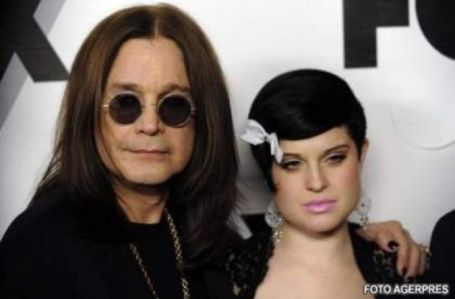 Kelly Osbourne "isi spala rufele" pe Twitter