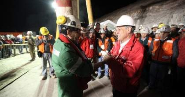 Minerii chilieni blocati in subterana, desemnati "echipa anului"