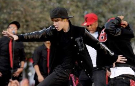 Justin Bieber vrea sa ajute orfanii din Romania