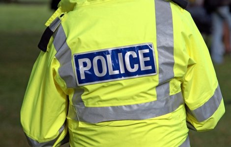 Soldatii si politistii britanici desfasurati la un colegiu din zona metropolitana Manchester