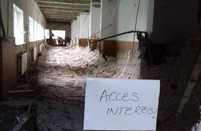 Tavanul unei scoli din Rahova s-a prabusit