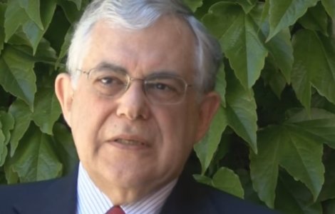 Fostul premier elen Lucas Papademos, ranit intr-un atac, la Atena