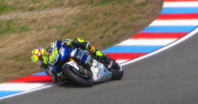 Valentino Rossi a fost implicat intr-un accident si a fost transportat la spital