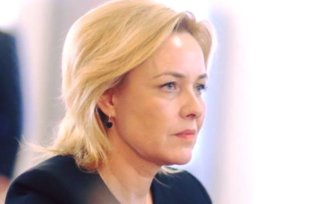 Carmen Dan: Vreau sa vedem exact de ce a fost nevoie acum sa apara fotografia cu Miu ingenunchiat