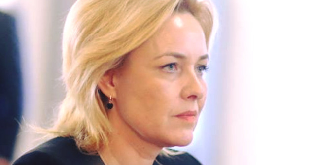 Carmen Dan: Vreau sa vedem exact de ce a fost nevoie acum sa apara fotografia cu Miu ingenunchiat