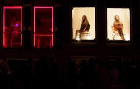 Haine de firma pentru prostituatele care se lasa de meserie