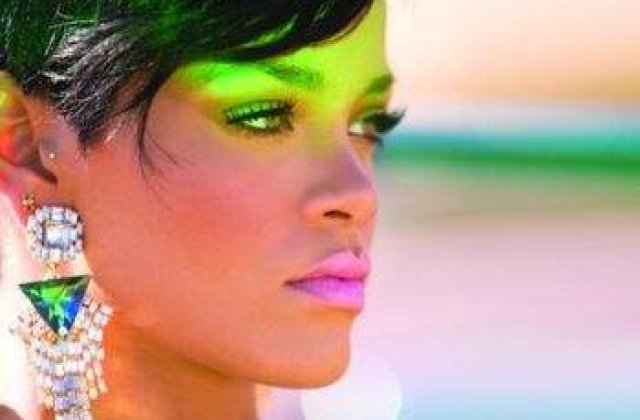 Rihanna, din nou singura