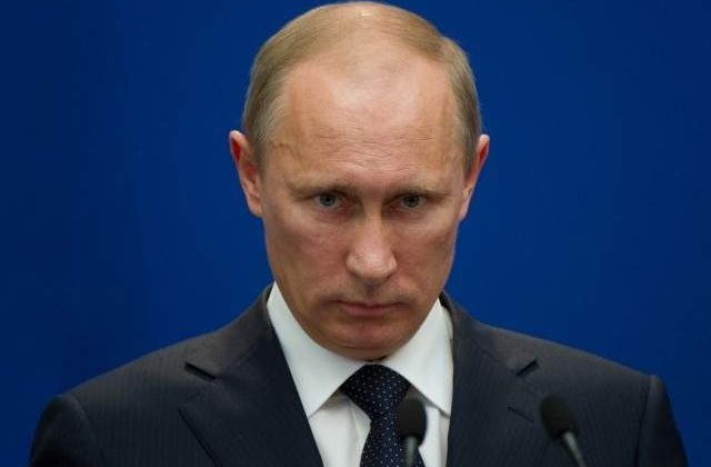 Mii de oameni au protestat la Moscova fata de planurile Guvernului de a demola blocuri sovietice