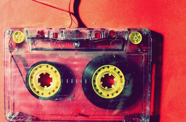 Calatorie in timp: 10+2 lucruri din anii 90 la care multi dintre noi am visat