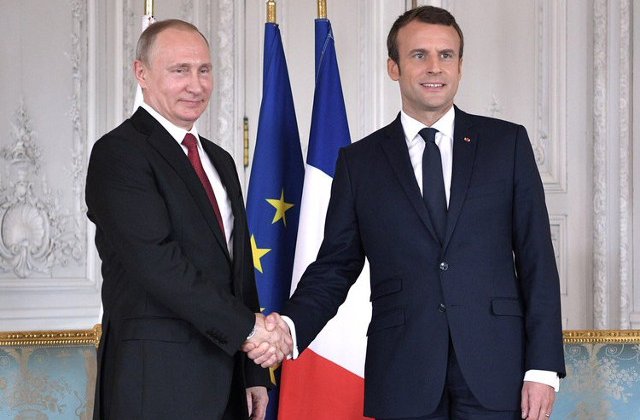 Macron ii  face "mincinosi" pe jurnalistii rusi si promite sa lupte impotriva terorismului din Siria