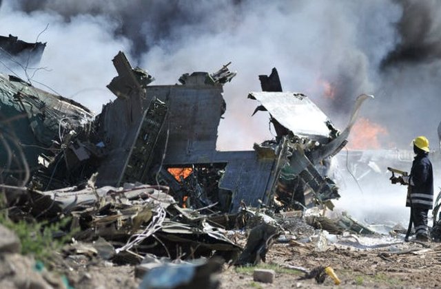 [Video] Kabul: Explozie puternica in cartierul palatului prezidential si ambasadelor, soldata cu cel putin 80 morti si 350 de raniti