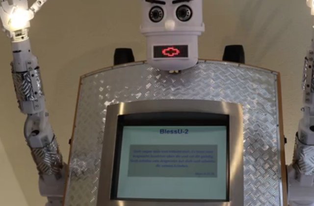 [Video] A aparut primul robot-preot din lume