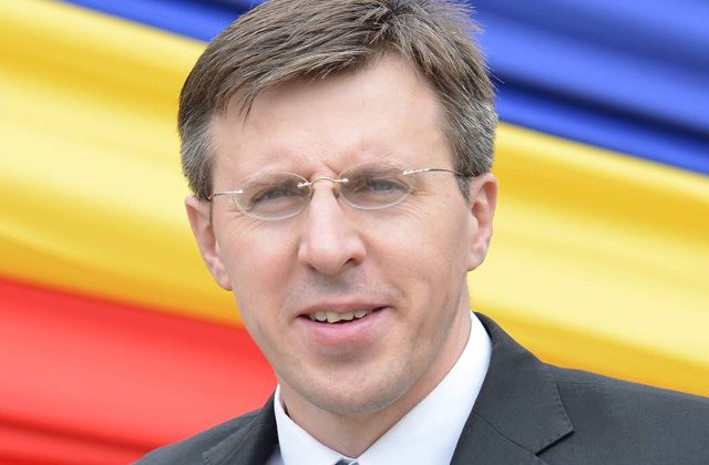Dorin Chirtoaca, primarul Chisinaului, aflat in arest la domiciliu, a fost fotografiat in centrul capitalei moldovene