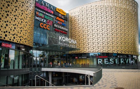 Programul magazinelor pentru vacanta