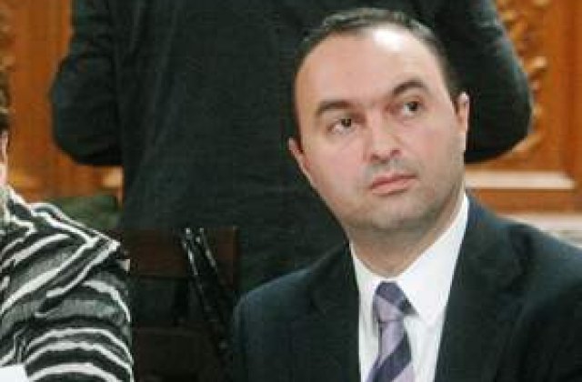 Adomnitei s-a dus la cununia civila cu un elicopter al MIRA 