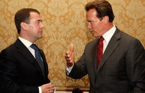 Medvedev merge la schi cu Schwarzenegger