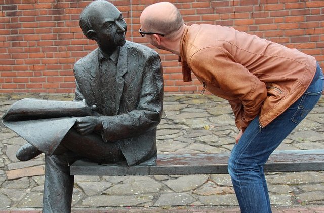 6 semne ca un introvertit te place