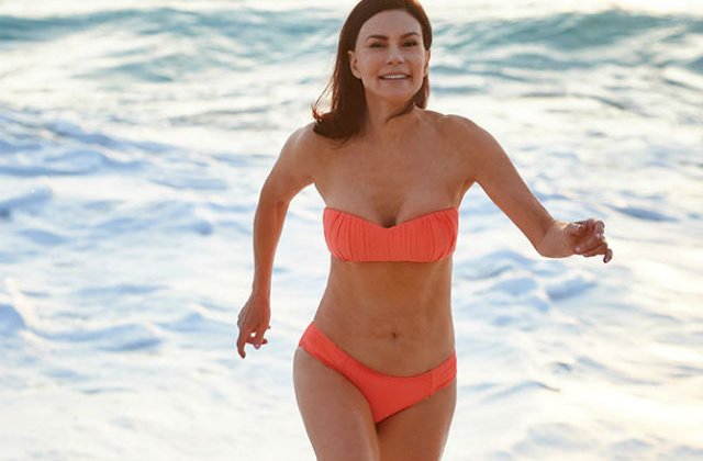 [FOTO] La 70 de ani arata ca la 40. Care este secretul acestei femei