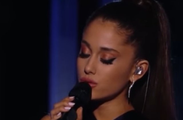 [Foto] Ariana Grande, in vizita la ranitii din atentatul de la Manchester