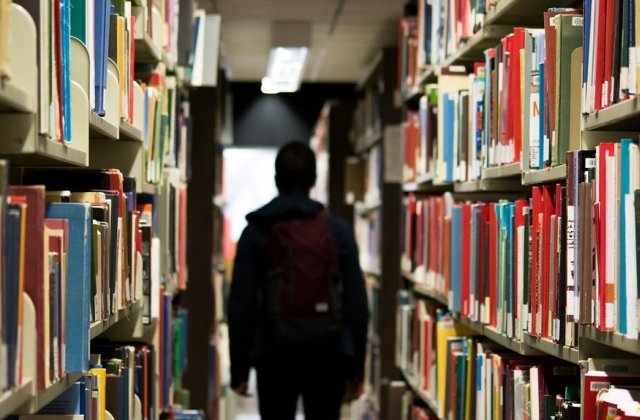 Primaria Capitalei vrea program de studiu despre UE pentru elevii de liceu