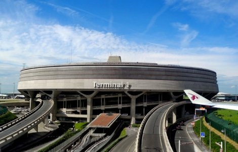 Franta: Aeroportul Charles de Gaulle, evacuat in urma gasirii unui "pachet suspect&#39;&#39;