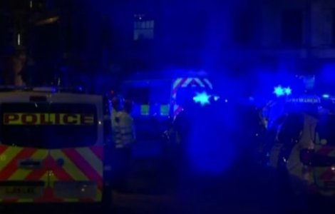  Video  Un martor poveste momentele teribile prin care a trecut in timpul atacului de la Londra: "O femeie se uita la ei si au inceput sa o injunghie"