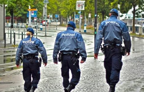 Copil in varsta de 5 ani ucis cu lovituri de cutit intr-un camin pentru azilanti in Germania