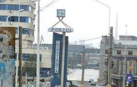 Manevrele in porturile constantene, suspendate din cauza cetii