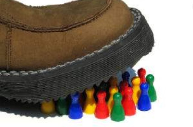 Cu cati angajati a ramas Romania?