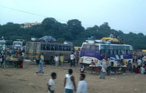 Zeci de morti in India, dupa ce un autocar a cazut intr-o prapastie