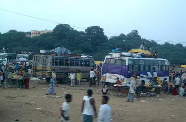 Zeci de morti in India, dupa ce un autocar a cazut intr-o prapastie