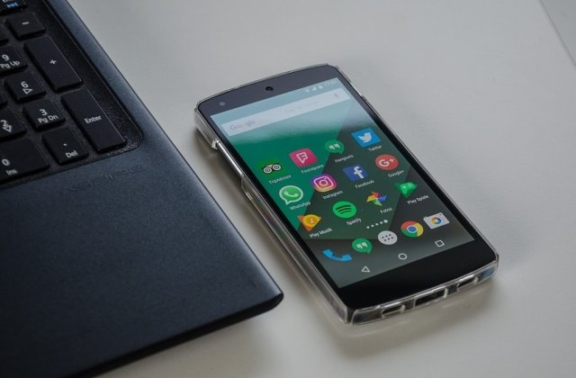 Google si Twitter raspund acuzatiilor lui May de complicitate la terorism