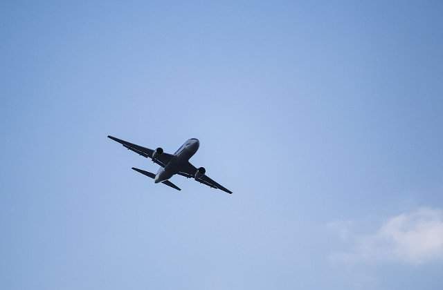 Pasageri au sarit dintr-un avion in Australia, dupa o amenintare falsa cu bomba