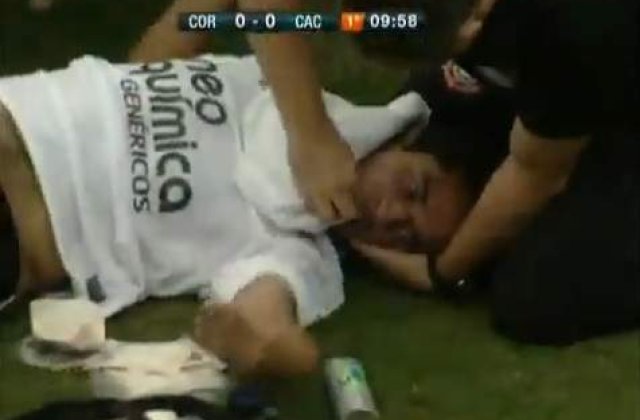 [VIDEO] Un fotbalist intra in convulsii dupa o accidentare