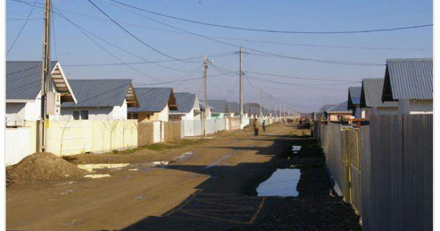 Becali "doneaza" 188 de case