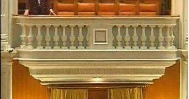 De ce s-a aruncat Adrian Sobaru de la balconul Parlamentului?