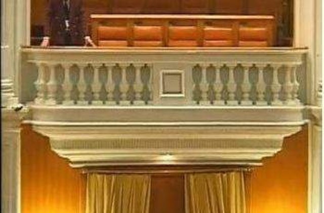 De ce s-a aruncat Adrian Sobaru de la balconul Parlamentului?