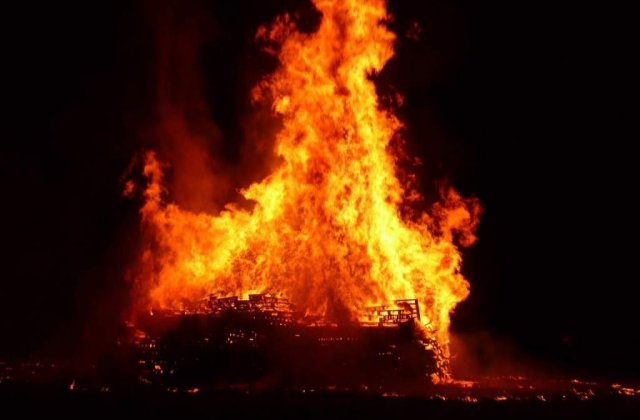 Explozie la un centru social din Peris