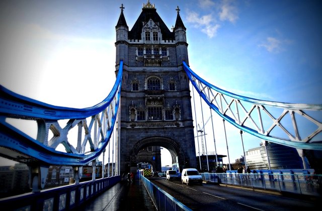 Mama unuia dintre teroristii implicati in atentatul de la Londra isi cere scuze