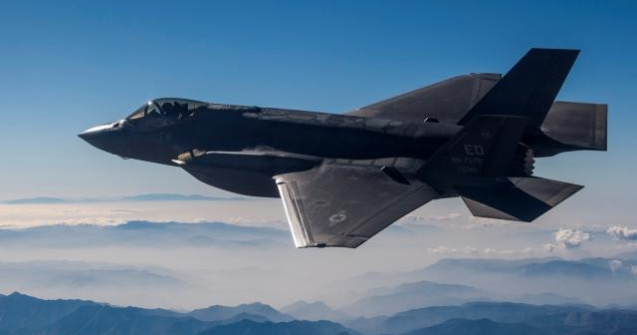 Japonia prezinta primele avioane de lupta "invizibile"